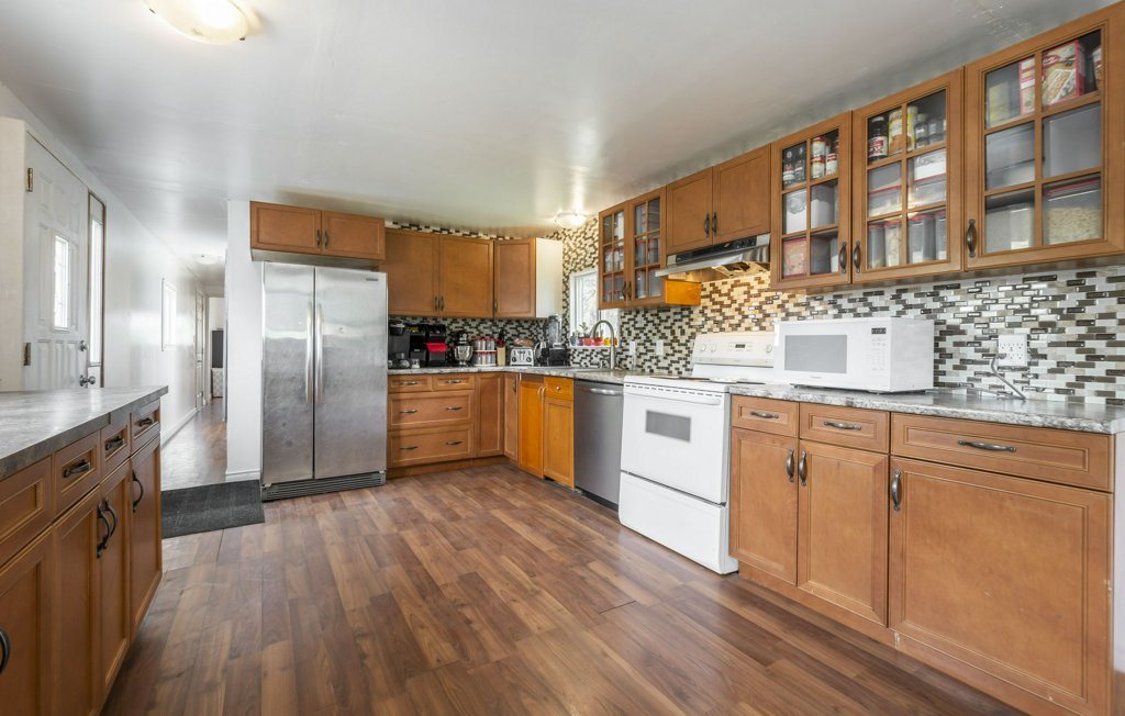 61 305 Calahoo Road, Spruce Grove, AB, T7X 3K6 E4198802 Raspberry