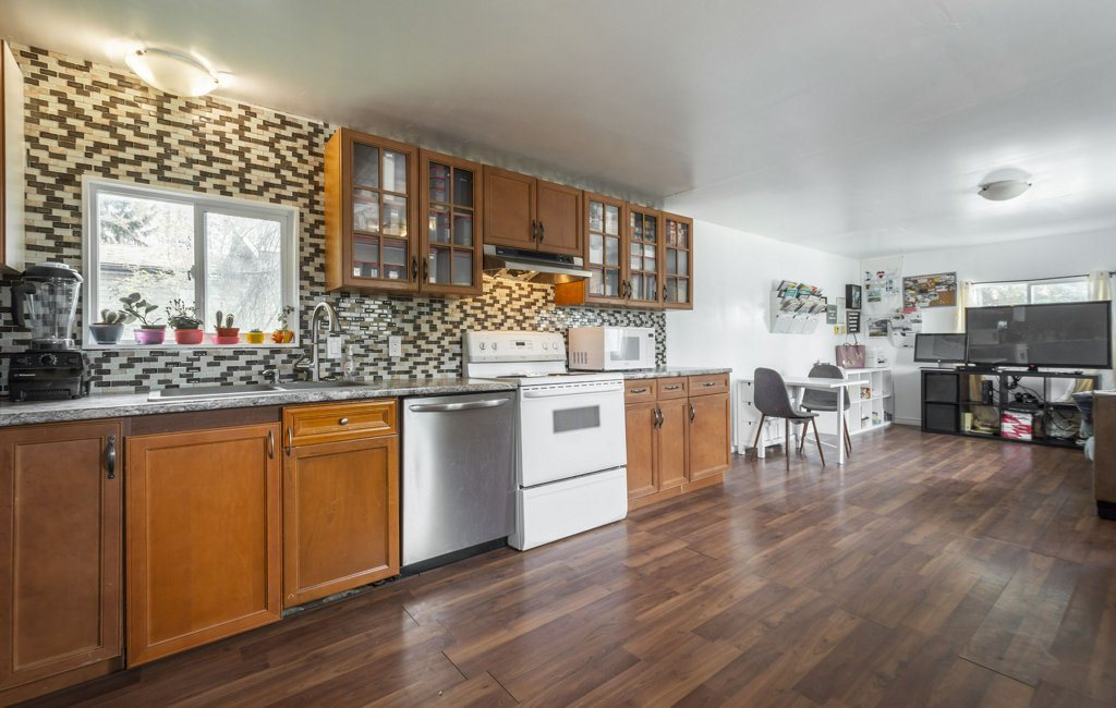 61 305 Calahoo Road, Spruce Grove, AB, T7X 3K6 E4198802 Raspberry