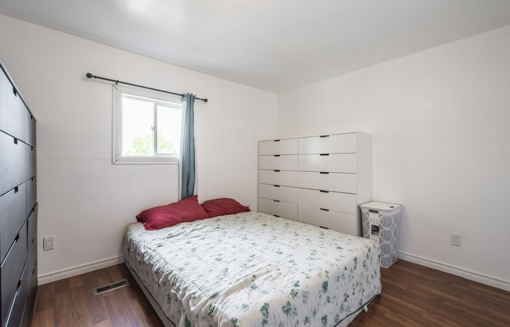 61 305 Calahoo Road, Spruce Grove, AB, T7X 3K6 E4198802 Raspberry