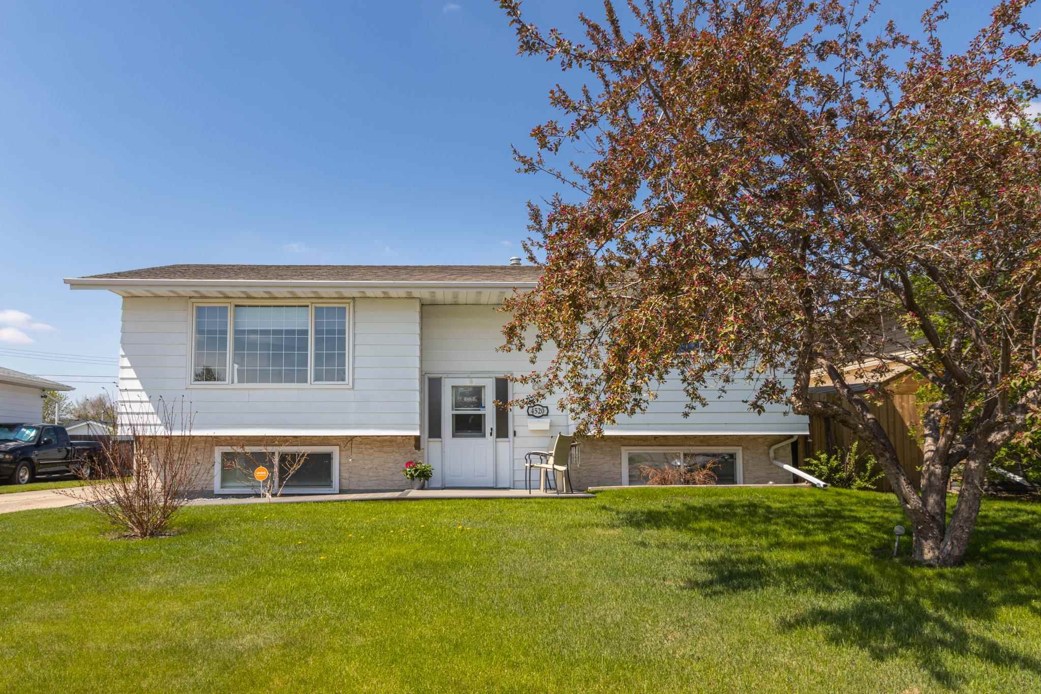 4520 49 Street, Gibbons, AB, T0A 1N0 E4245649 Realty Executives Focus