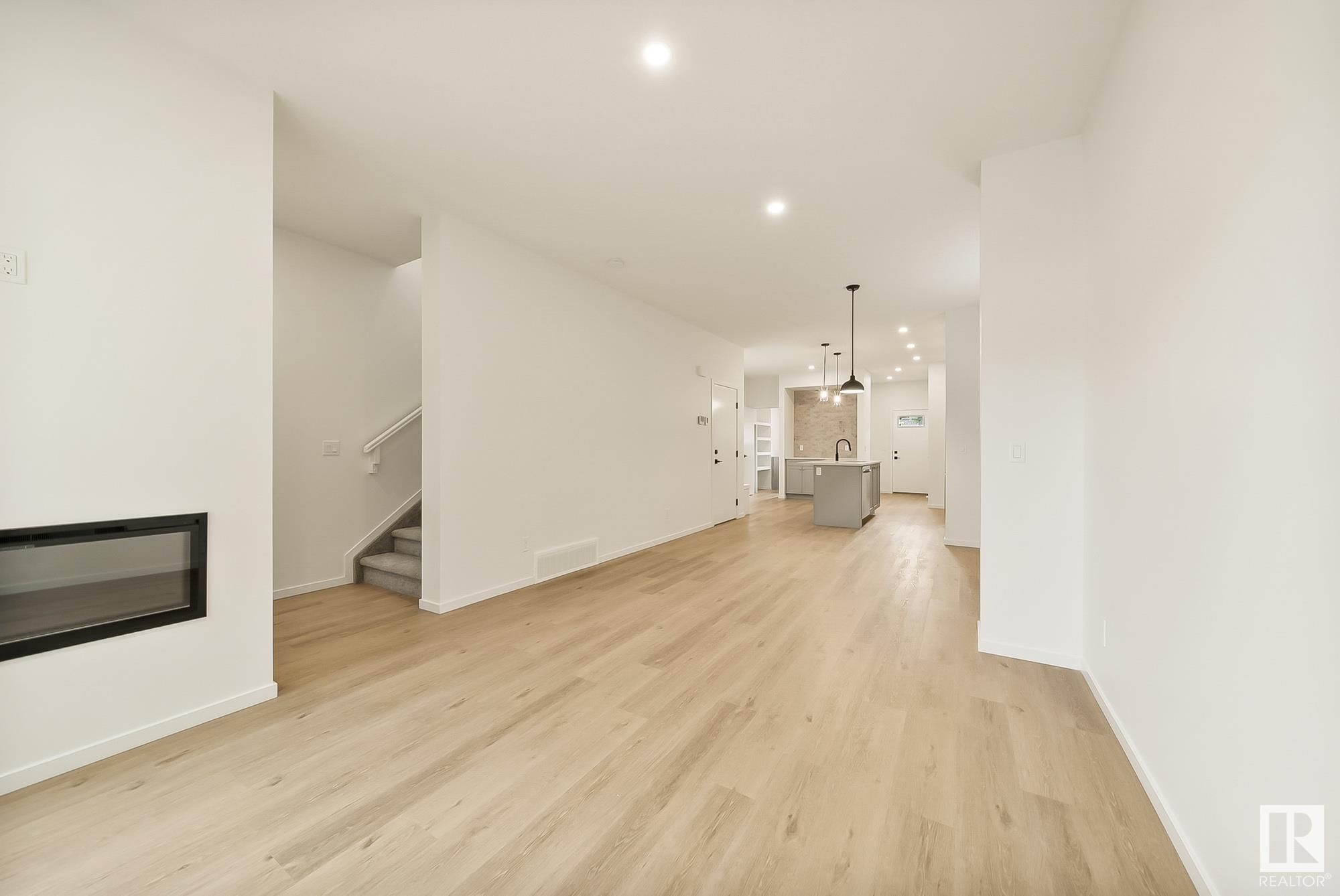 12020 125 Street, Edmonton, AB, T5L 0S4 E4346583 Vida Nova Homes