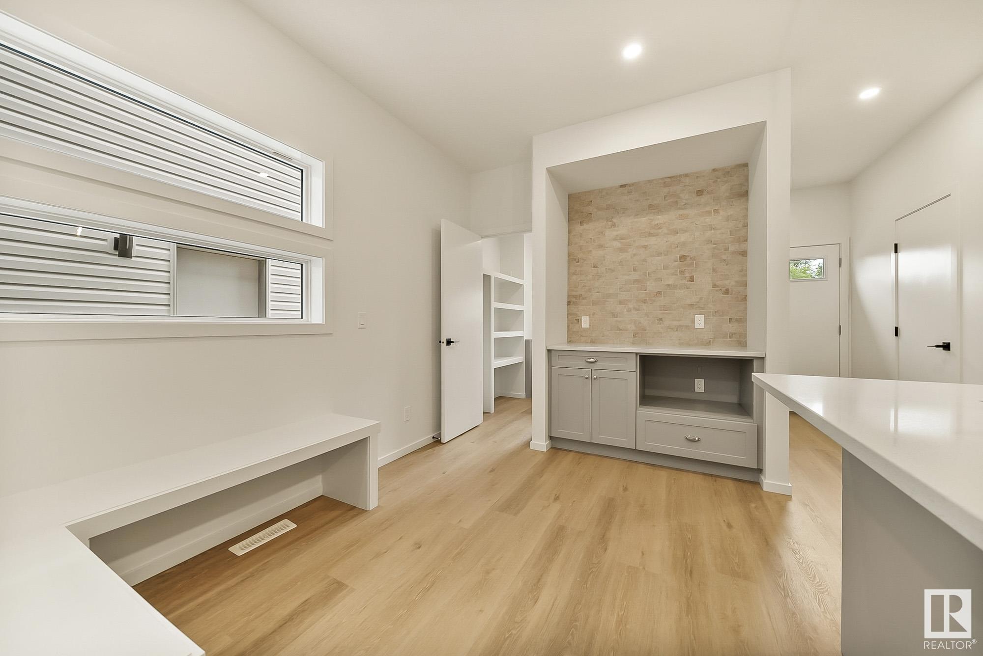 12020 125 Street, Edmonton, AB, T5L 0S4 E4346583 Vida Nova Homes