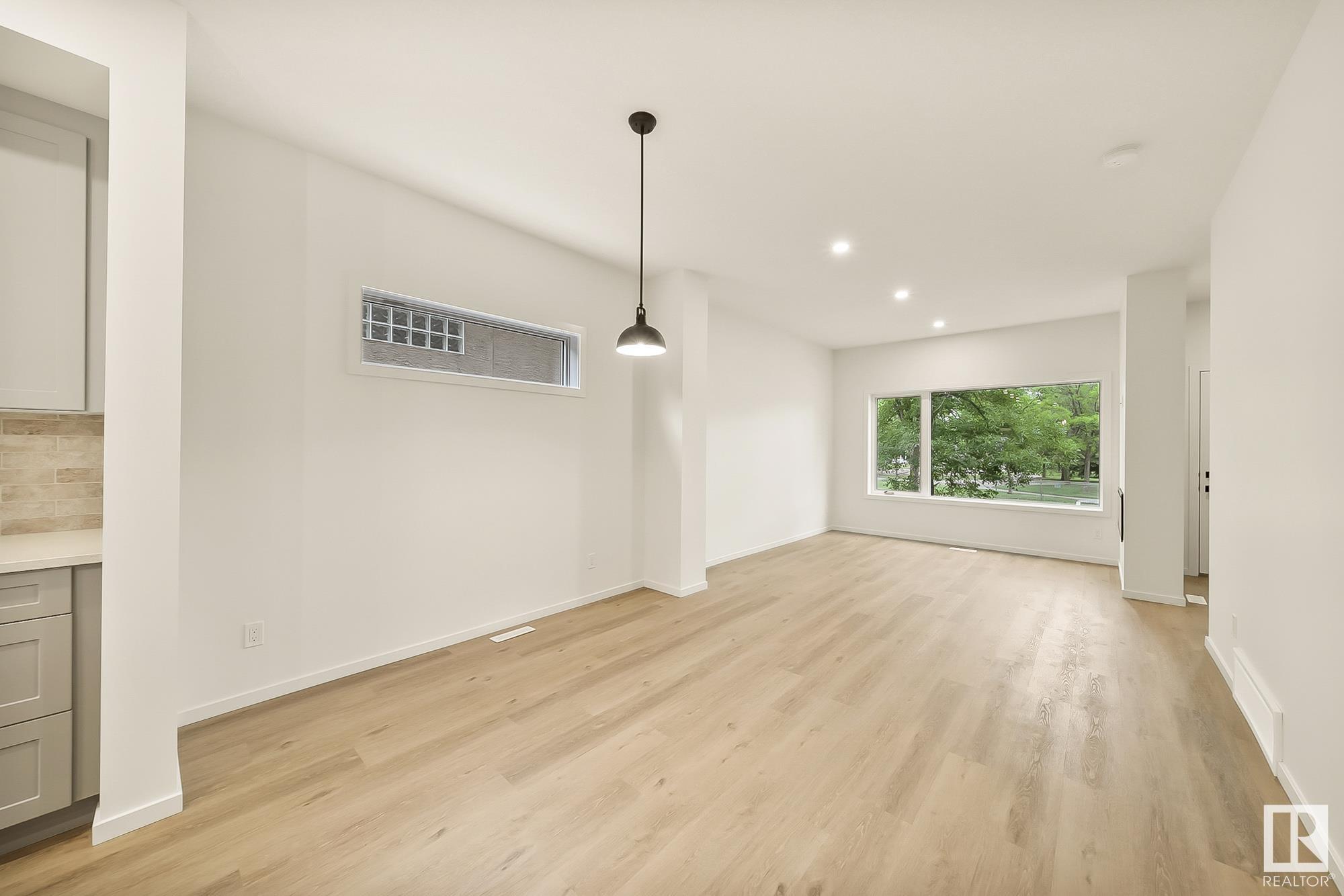 12020 125 Street, Edmonton, AB, T5L 0S4 E4346583 Vida Nova Homes