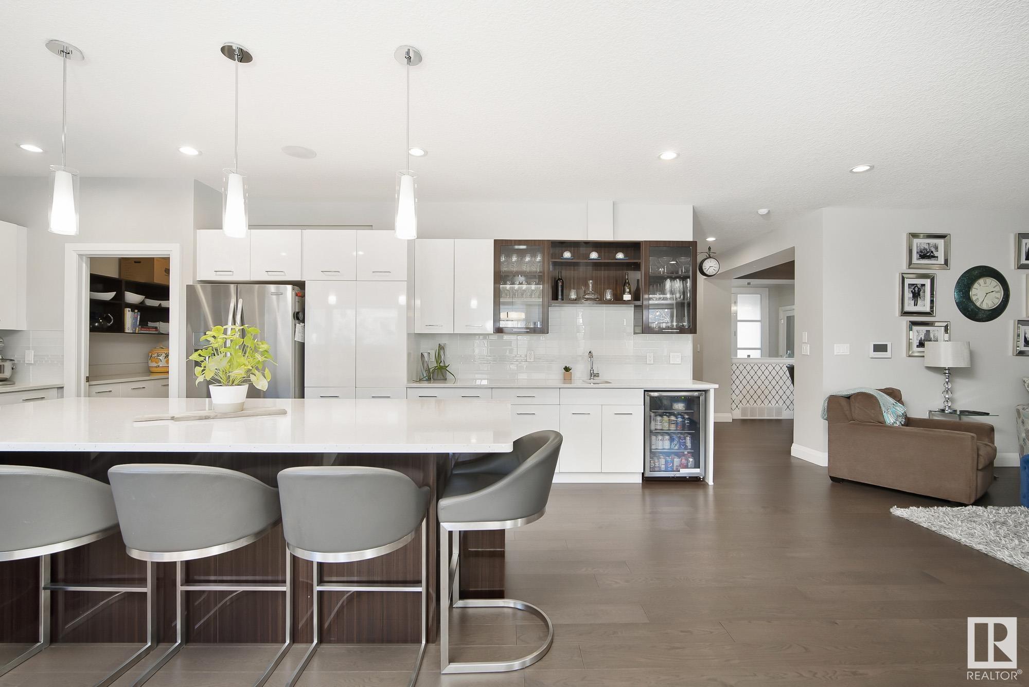 2429 Ashcraft Crescent, Edmonton, AB, T6W 2M9 E4371481 Ashley