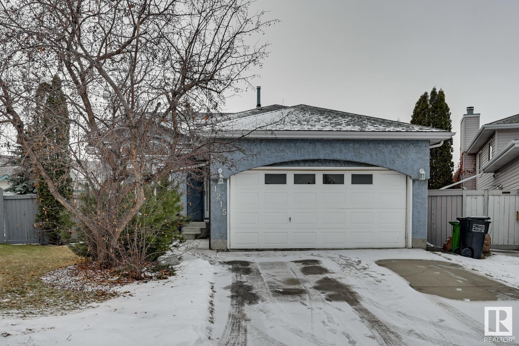 1215 Joyce Crescent, Edmonton, AB, T6L 6V2 E4372867 Lowe & Co.