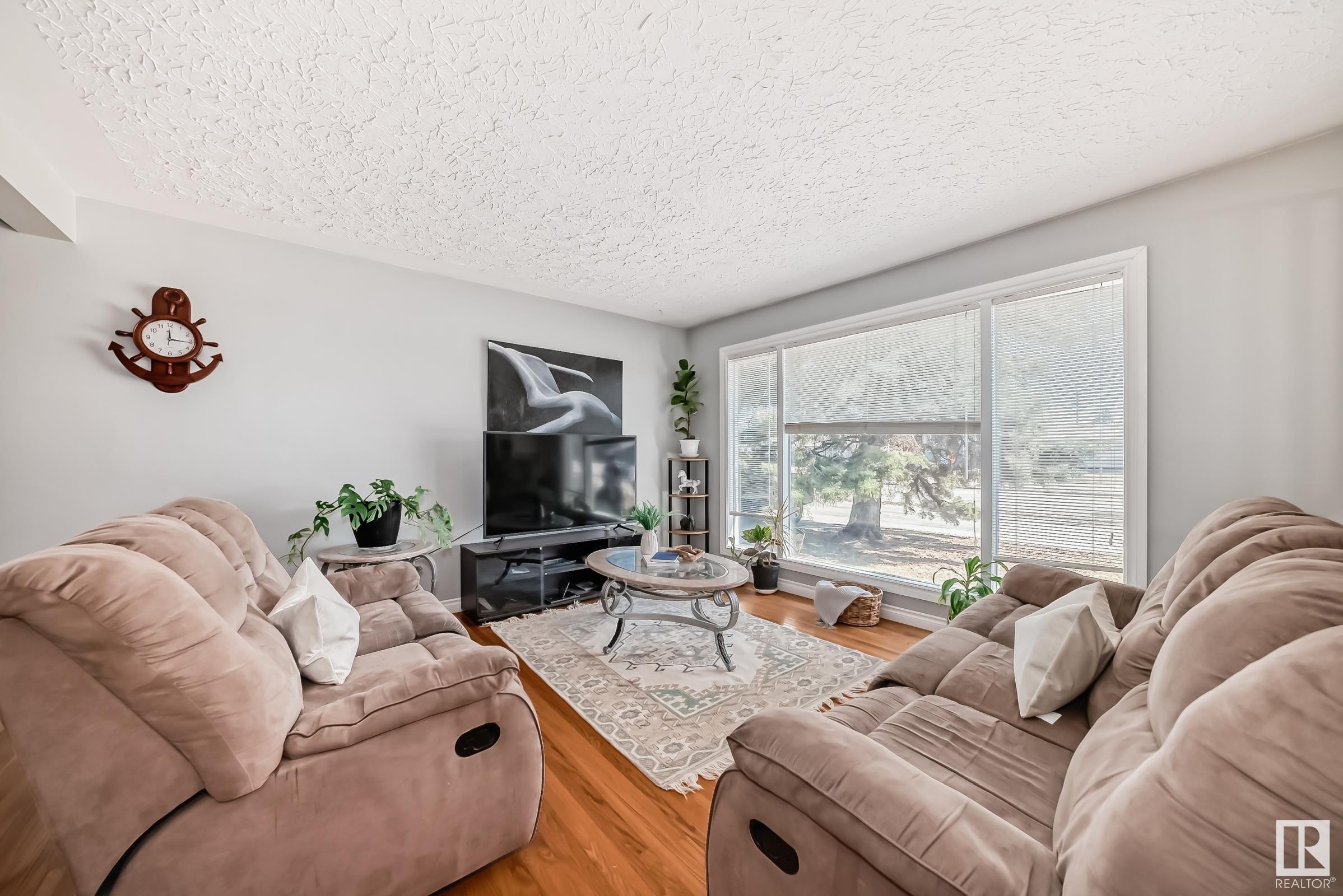 8306 159 Street, Edmonton, AB, T5R 2E7 E4383762 Vanessa Landry Real