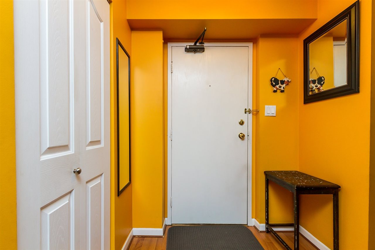 1601 3771 Bartlett Court, Burnaby, BC,