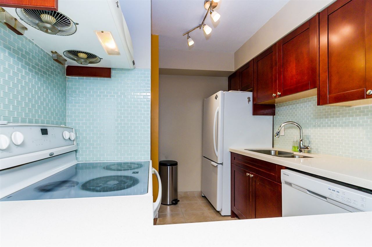 1601 3771 Bartlett Court, Burnaby, BC,