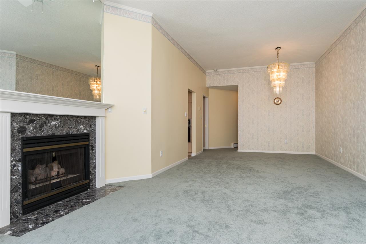 401 15367 Buena Vista Avenue, White Rock, BC, V4B 1Y7 • R2070302