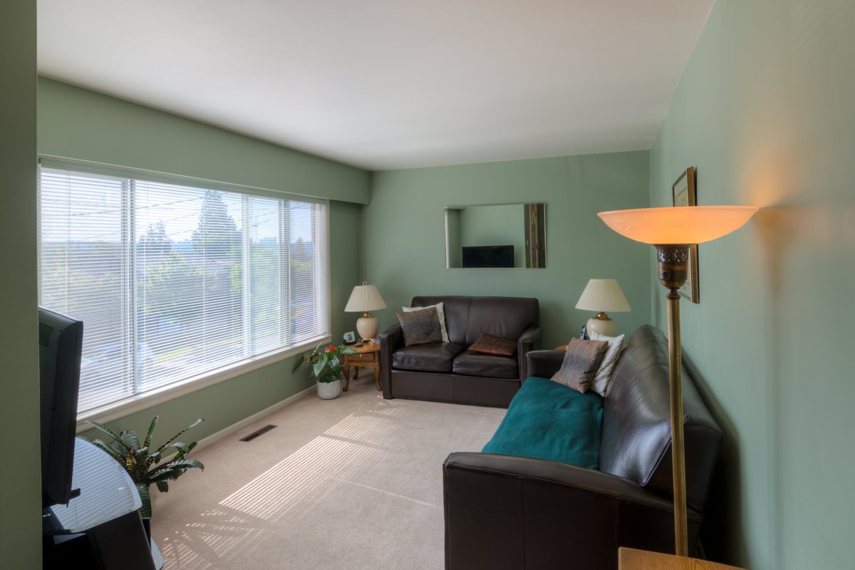 327 Buchanan Avenue, New Westminster, BC R2075704 Derrick Thornhill