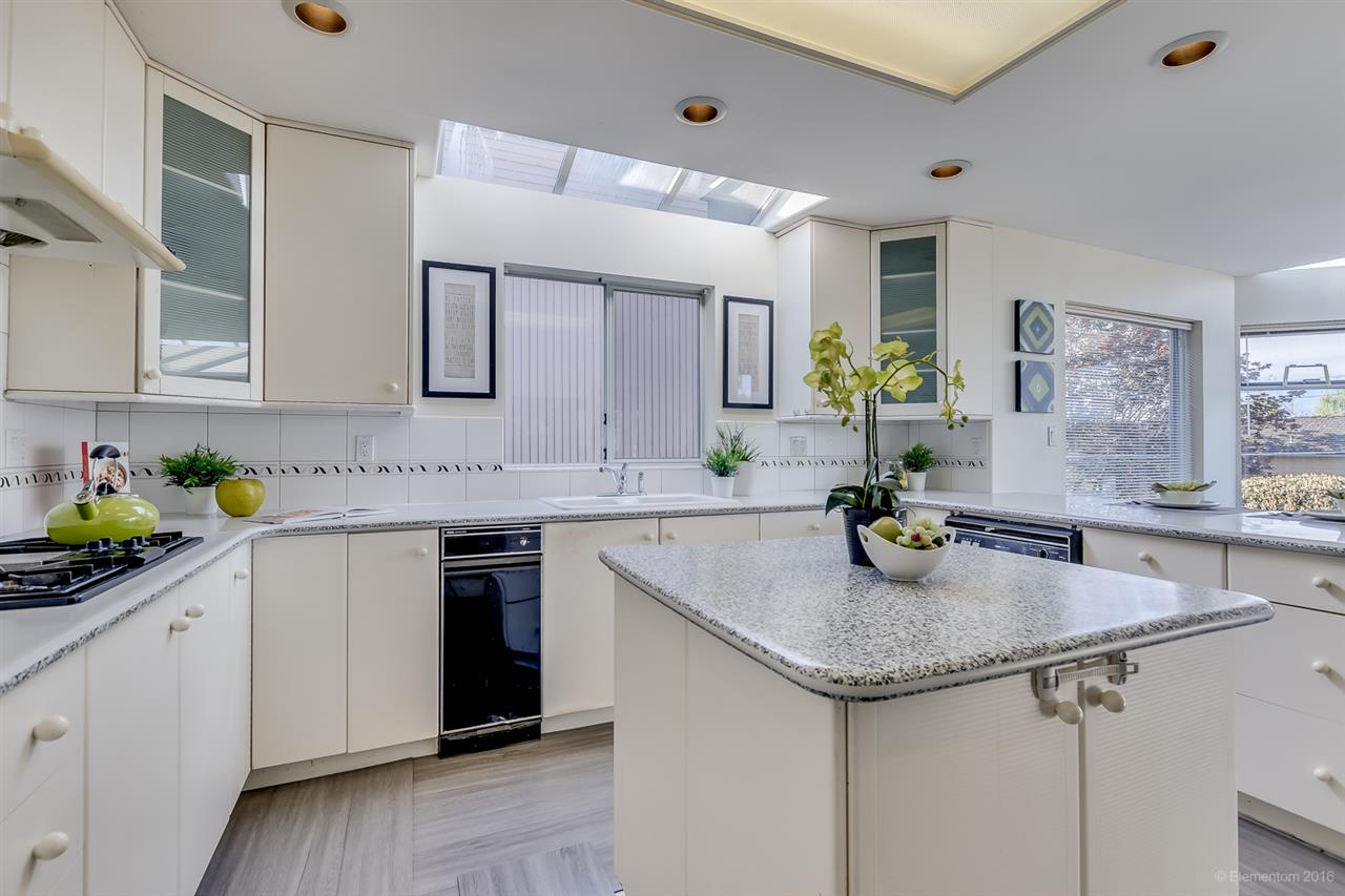 2421 Eddington Drive, Vancouver, BC, V6L 2G2 R2093197 Sharon Lum