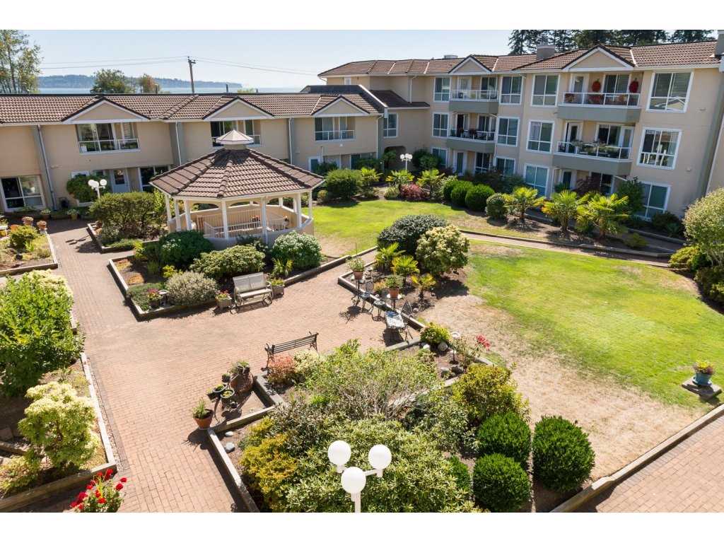 312 15875 Marine Drive, White Rock, BC, V4B 5J2 R2102852 Deveau Team