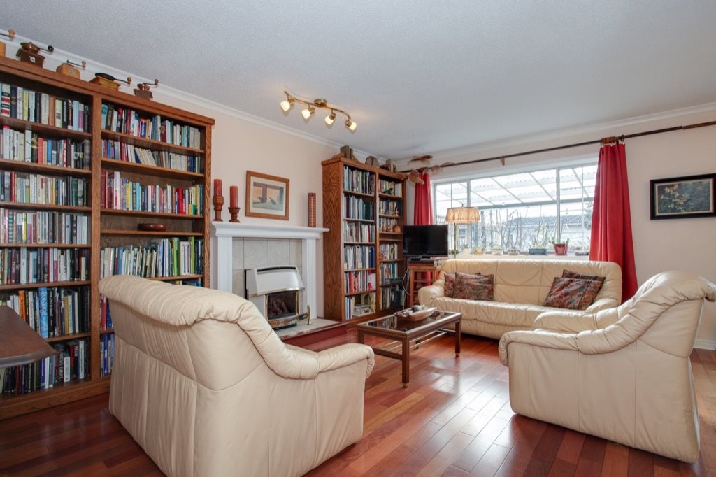 14730 Goggs Avenue, White Rock, BC, V4B 2N2 R2141575 ROSTAS + CADEZ