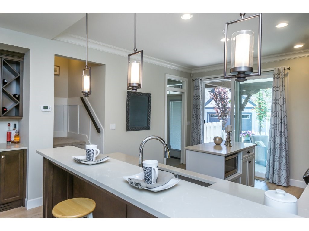 25 33460 Lynn Avenue, Abbotsford, BC, V2S 0H6 • R2186994 • Shawn ster