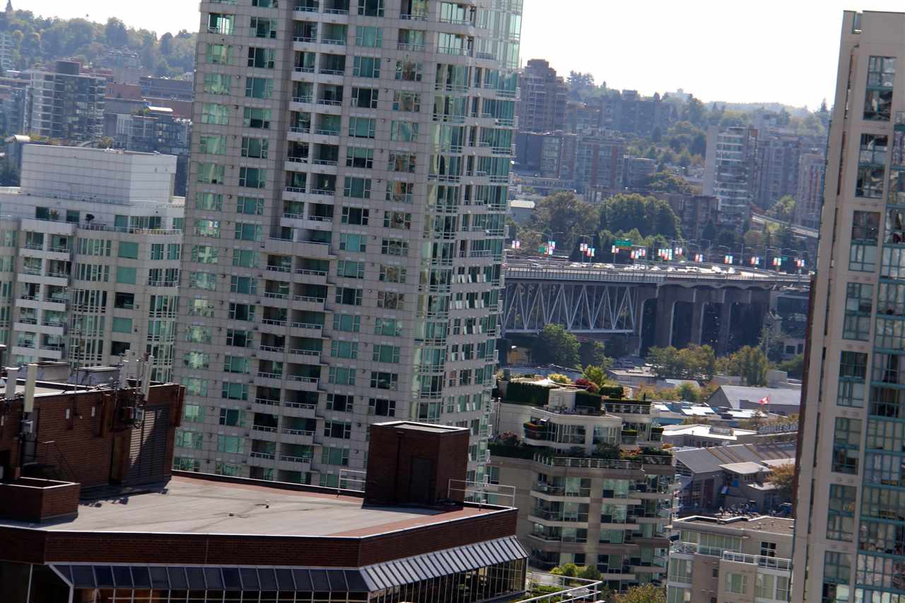  1405 1010 Burnaby Street, Vancouver, BC R2207358 Peter Dolecki