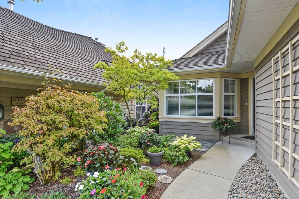  99 15500 Rosemary Heights Crescent, Surrey, BC R2230877 Lorraine