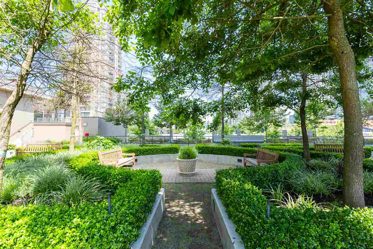  1704 2345 Madison Avenue, Burnaby,