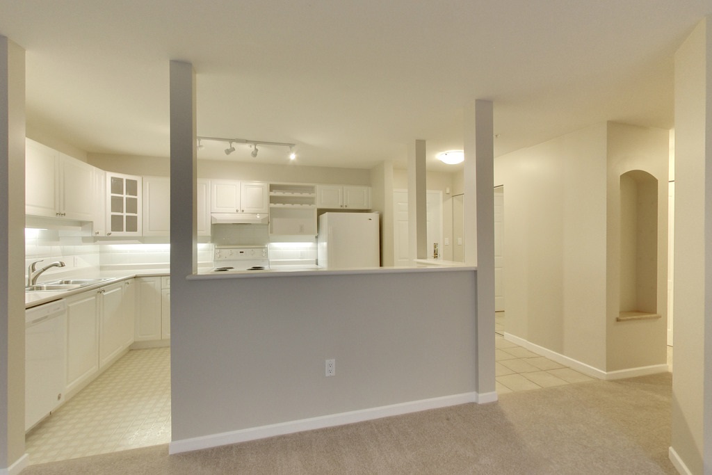 113 1588 Best Street, White Rock, BC, V4B 4G1 • R2321562 • Whitestone