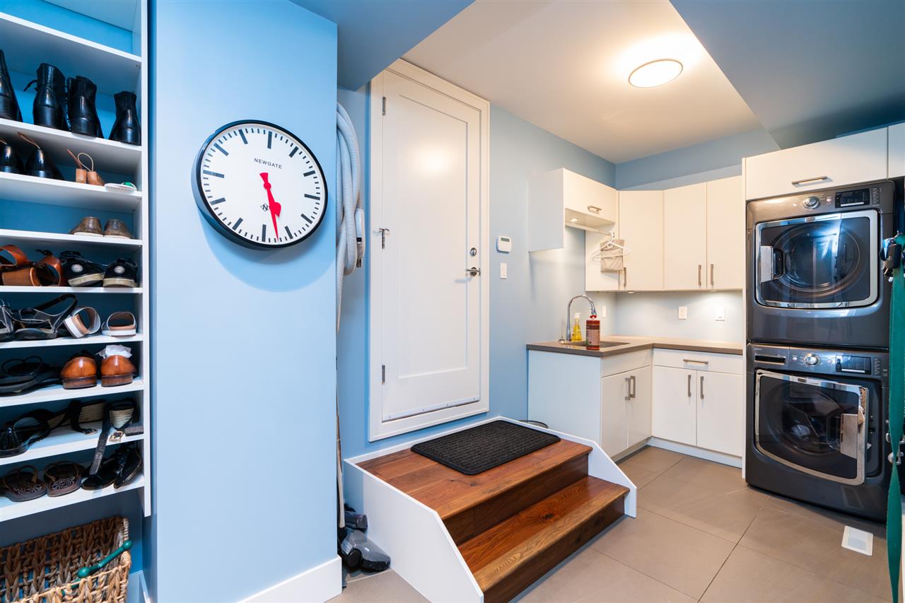 847 Drayton Street, North Vancouver, BC, V7L 2C2 R2322855 Lara Davis