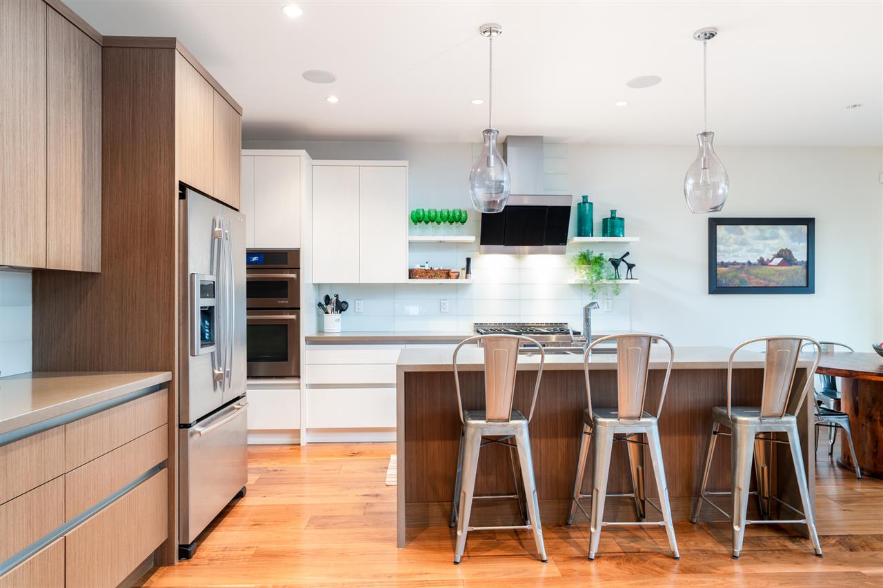 847 Drayton Street, North Vancouver, BC, V7L 2C2 R2322855 Lara Davis