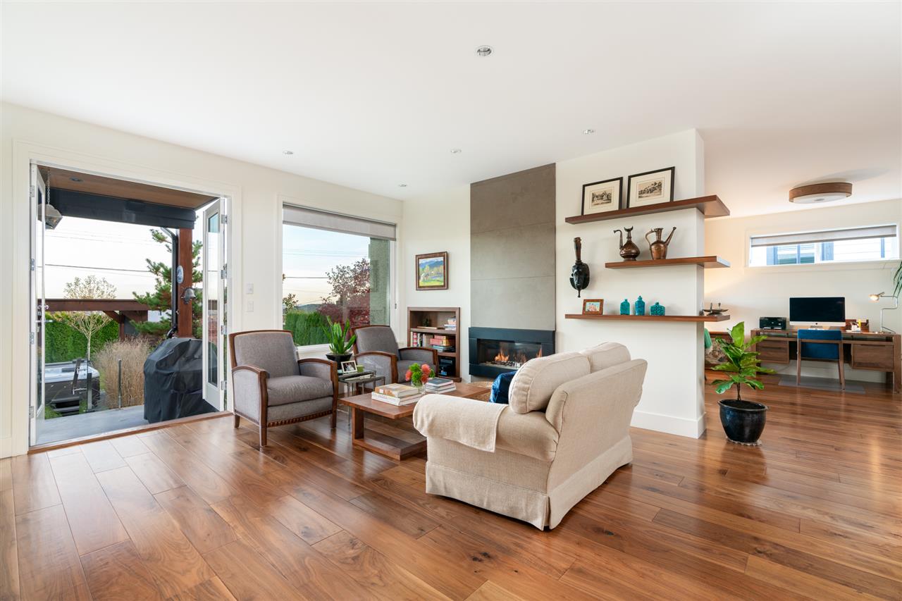 847 Drayton Street, North Vancouver, BC, V7L 2C2 R2322855 Lara Davis