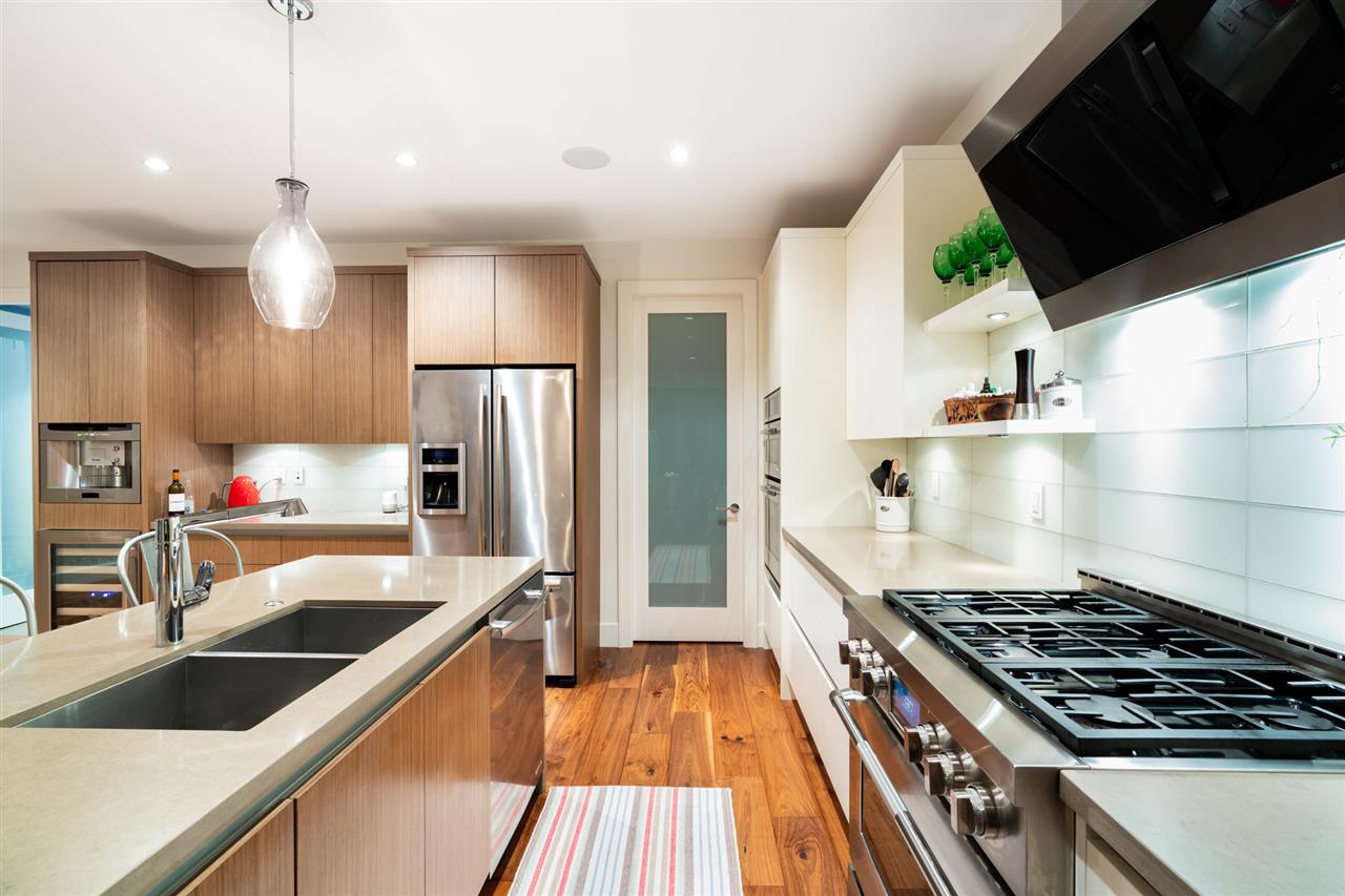 847 Drayton Street, North Vancouver, BC, V7L 2C2 R2322855 Lara Davis