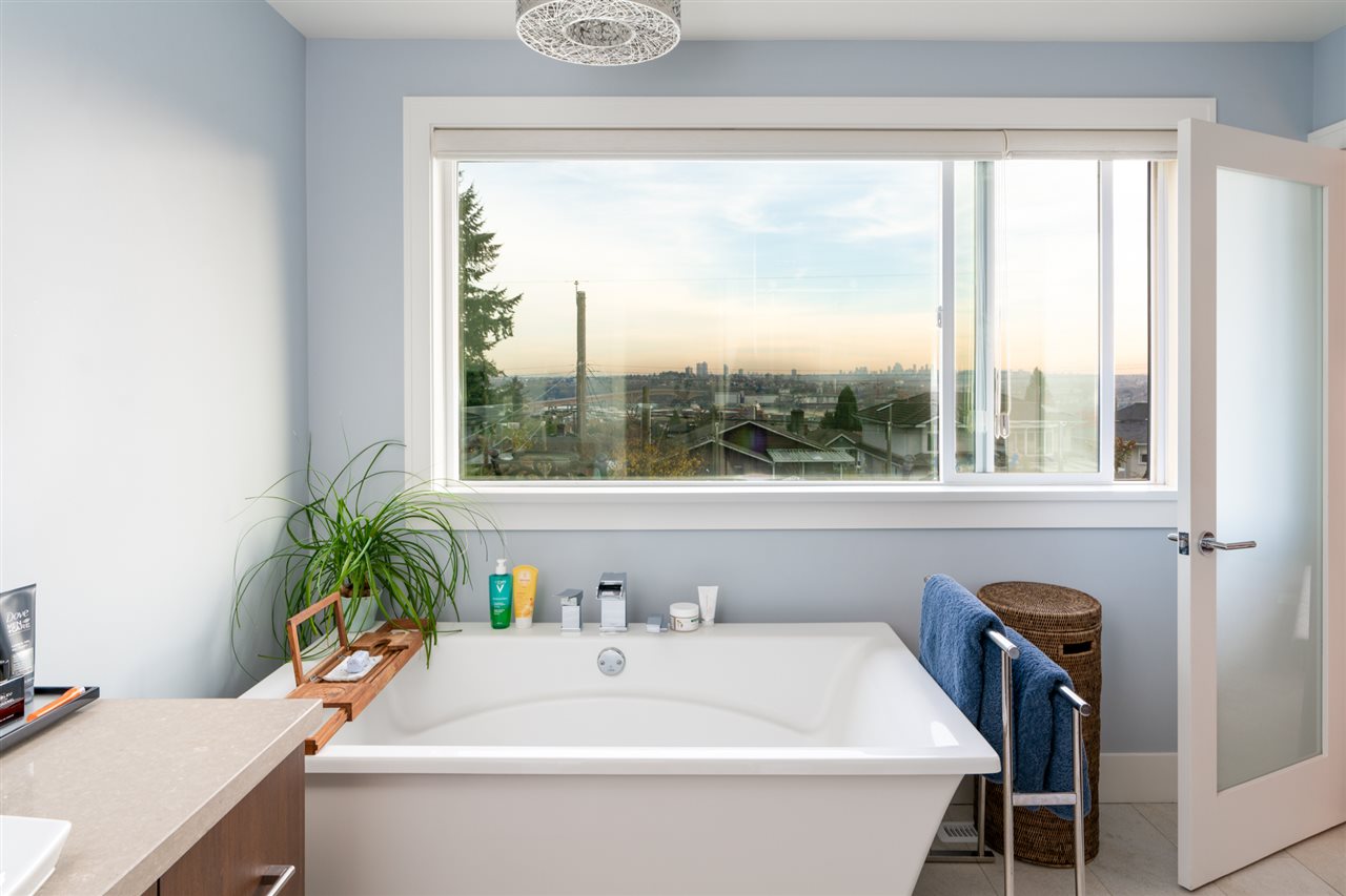 847 Drayton Street, North Vancouver, BC, V7L 2C2 R2322855 Lara Davis