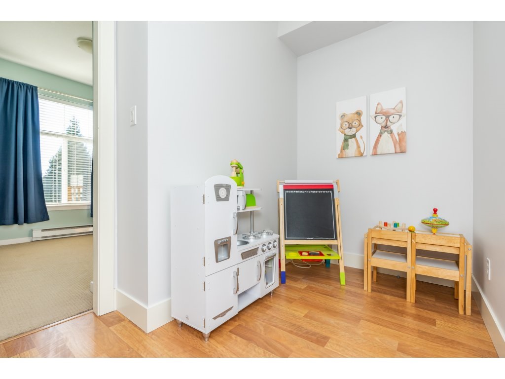 206 33338 Mayfair Avenue, Abbotsford, BC, V2S 0A4 R2323099 Compass