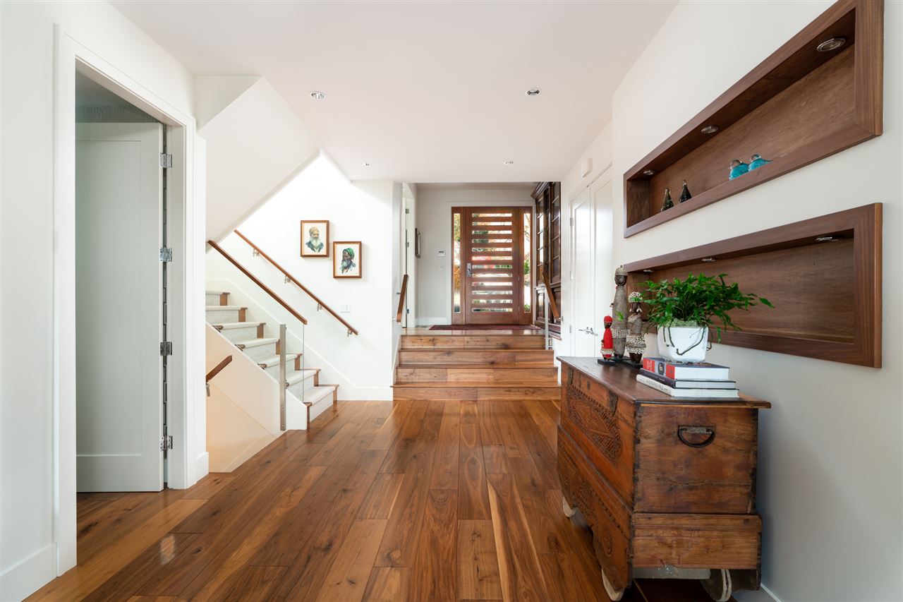 847 Drayton Street, North Vancouver, BC, V7L 2C2 R2322855 Lara Davis