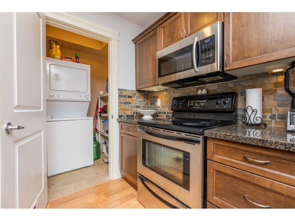 206 33338 Mayfair Avenue, Abbotsford, BC, V2S 0A4 R2323099 Compass