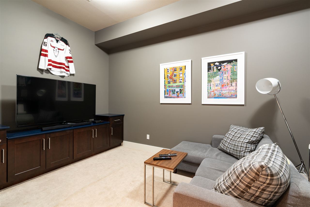 847 Drayton Street, North Vancouver, BC, V7L 2C2 R2322855 Lara Davis