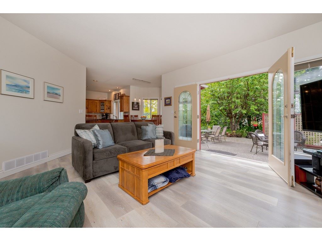 9256 163A Street, Surrey, BC, V4N 3C6 R2347183 Gloria Loucks