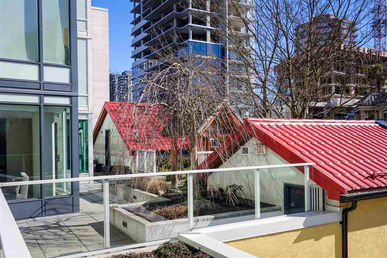 702 1221 Bidwell Street, Vancouver, BC, V6G 0B1 R2353633 Rosy Yung