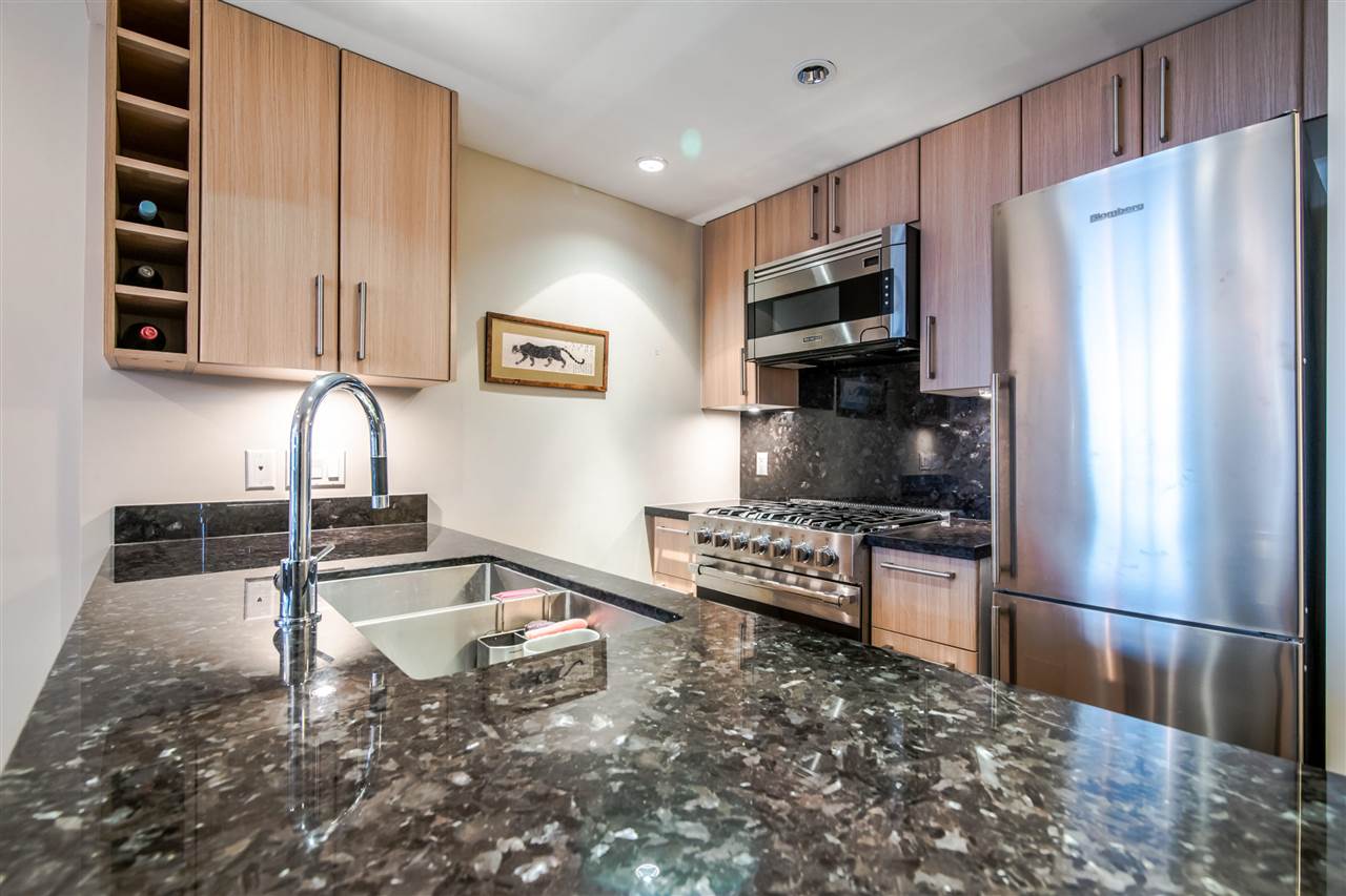 560 108 W 1st Avenue Vancouver Bc R2355210 Wall Centre False