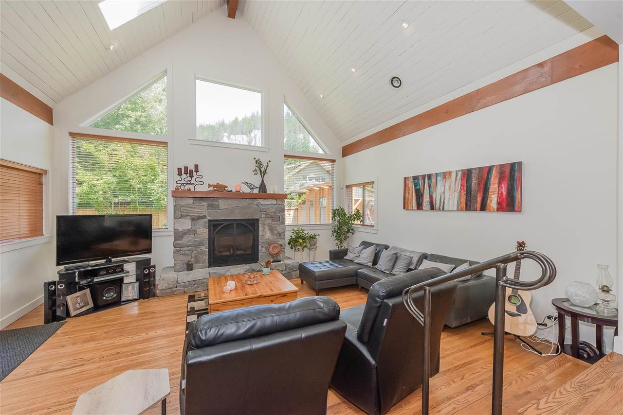 1719 Vista Crescent, Squamish, BC, V8B 0A3 R2386040 Petra Hauke