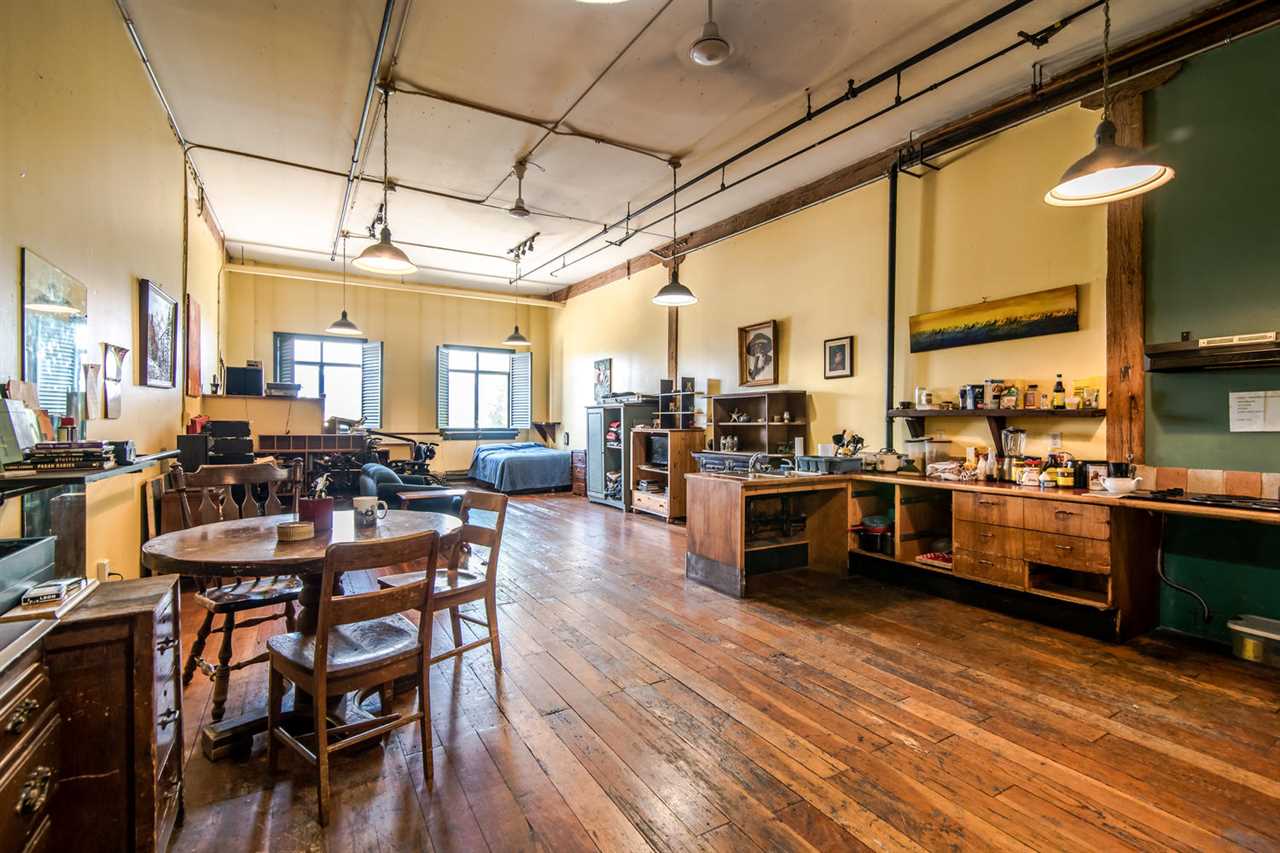 303 2556 E Hastings Street Vancouver Bc R2390100 Top Floor