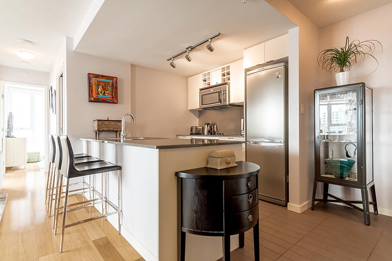  1210 788 Hamilton Street, Vancouver, BC R2402281 Michael Lum Min Personal Real Estate