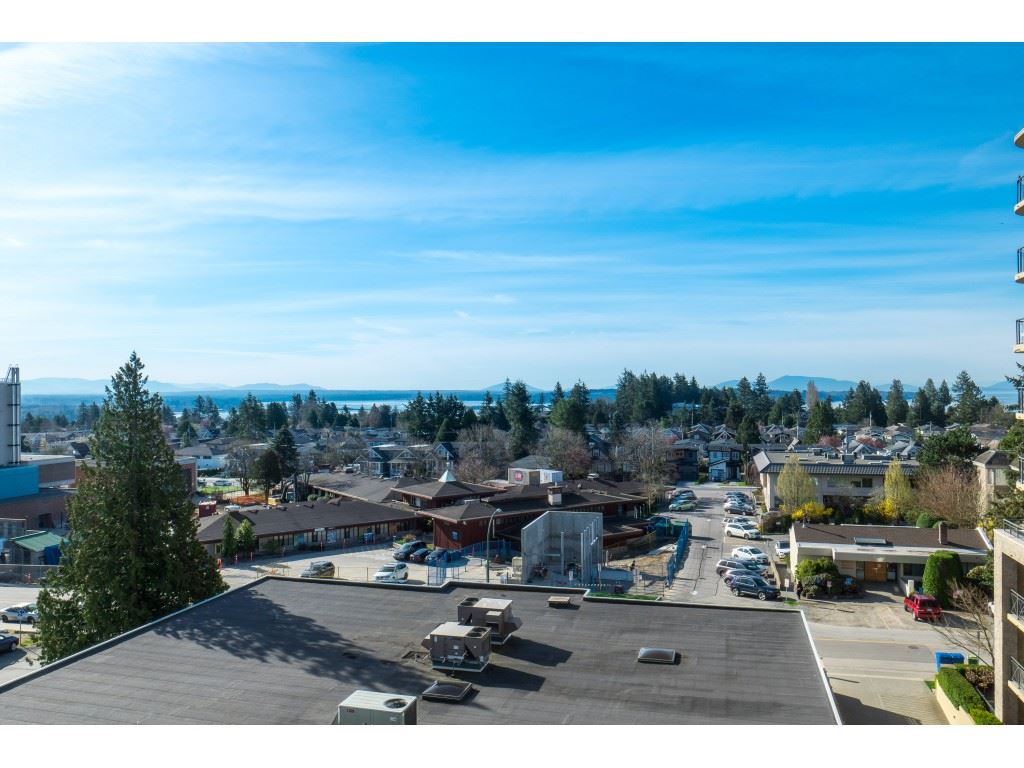 604 15466 North Bluff Road, White