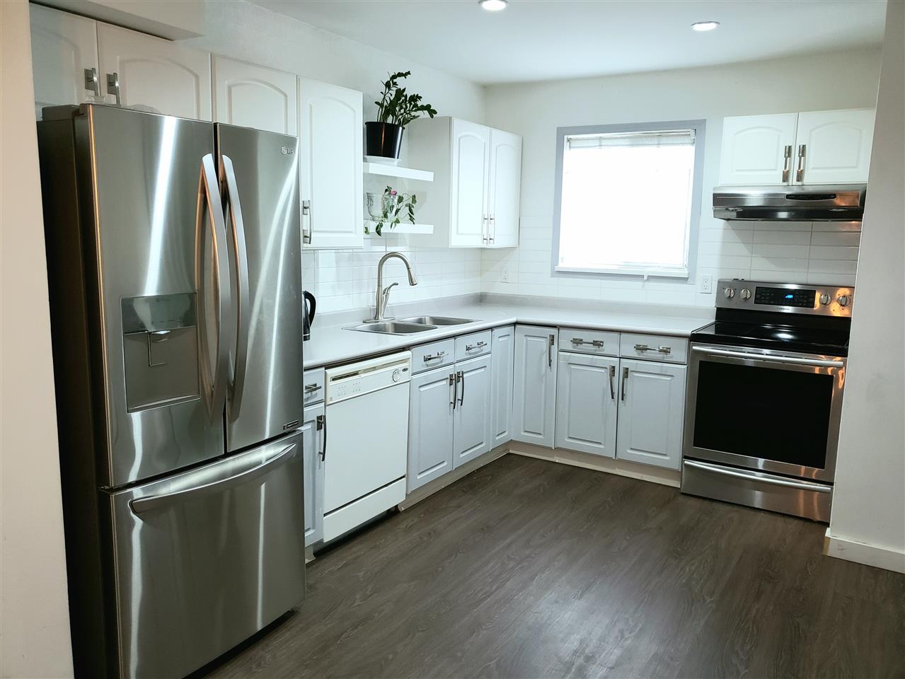 R2422496