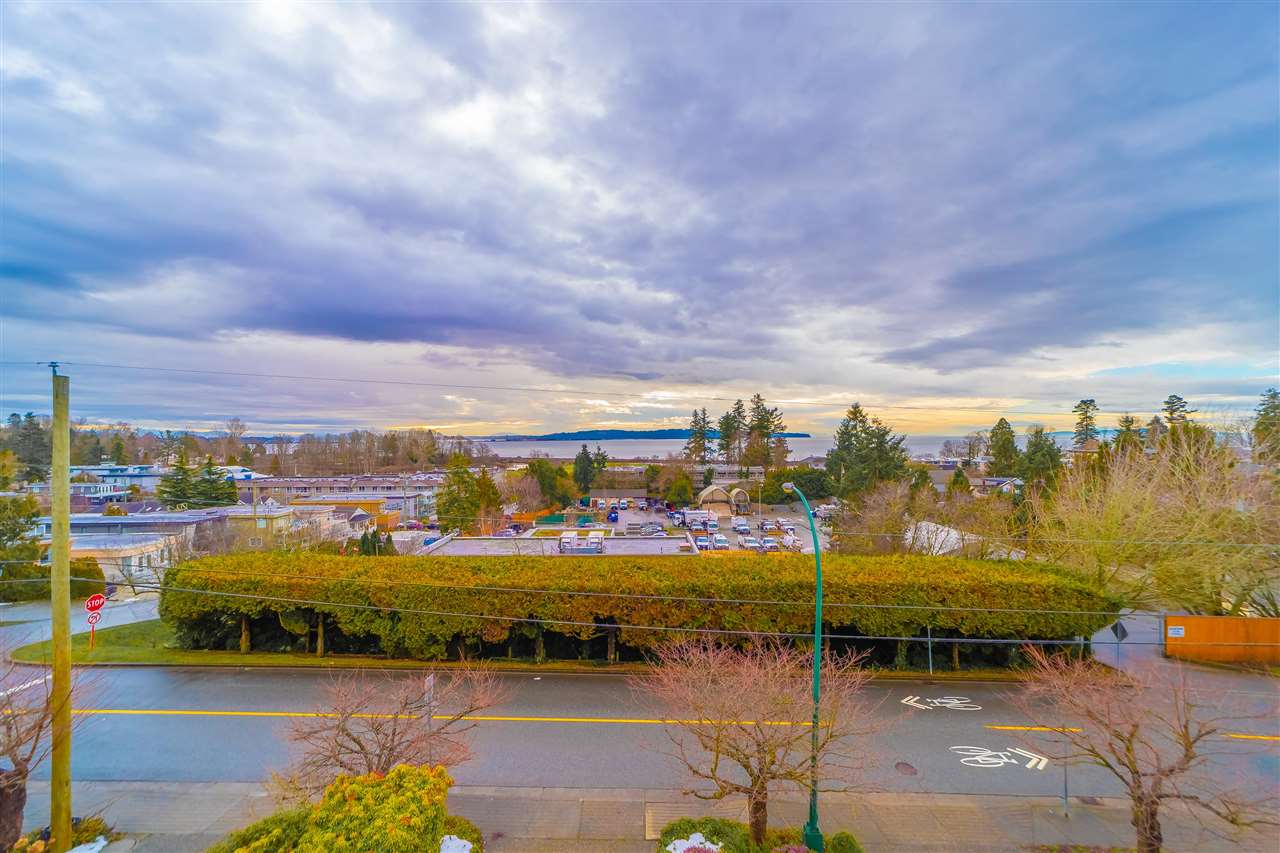 15831 Columbia Avenue, White Rock, BC, V4B 5H7 R2430428 Kaushakis