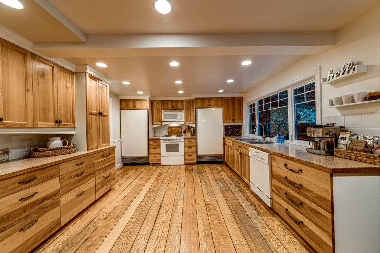 3890 Emerald Drive, North Vancouver, BC, V7R 3B8 R2432542 Max Hasman