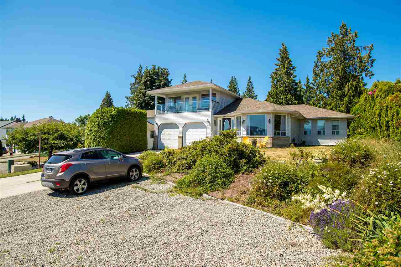 527 Eaglecrest Drive, Gibsons, BC, V0N 1V8 R2438453 Fran Miller