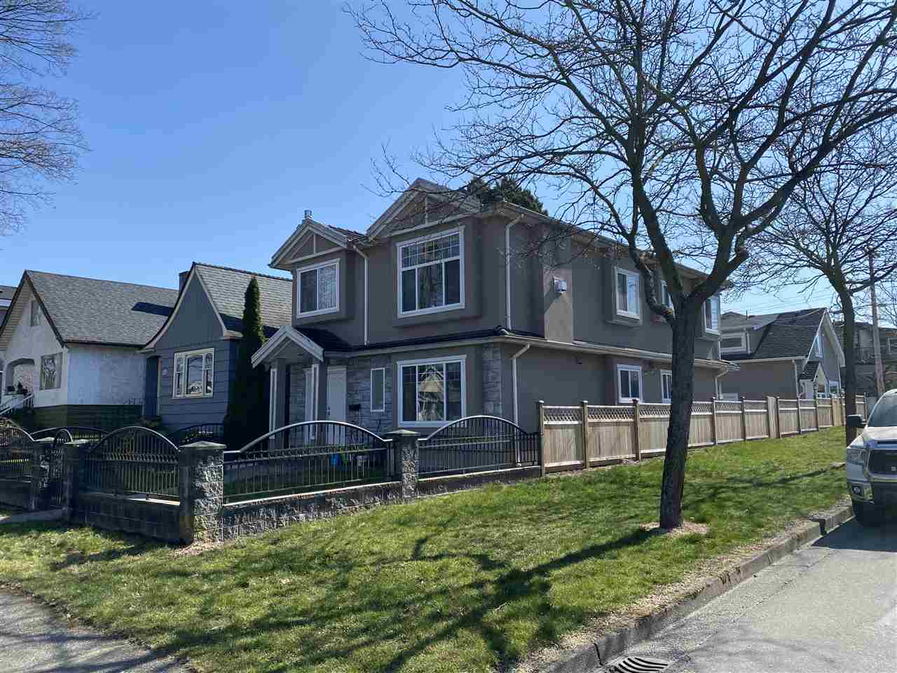 R2448639