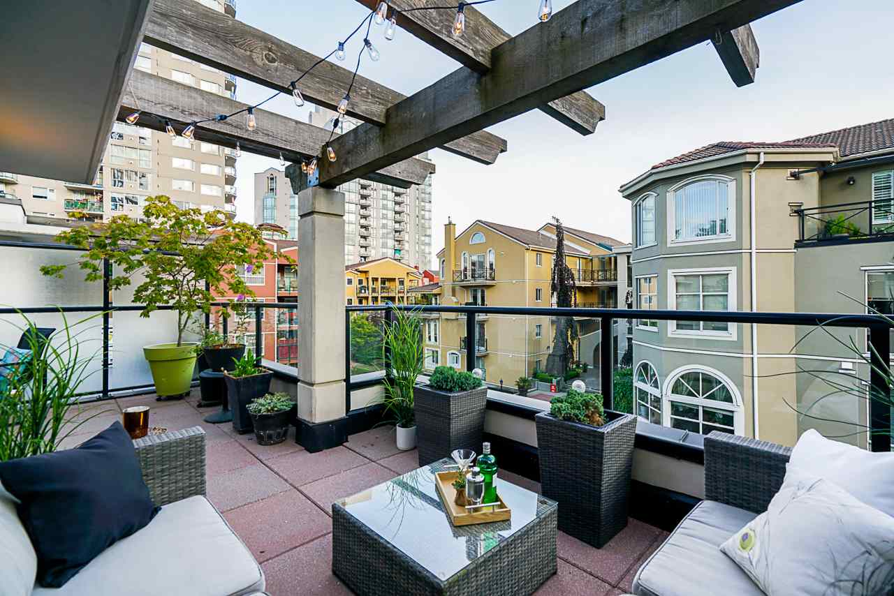 4 1 Renaissance Square, New Westminster, BC, V3M 0B6 R2463835 The New West Guys