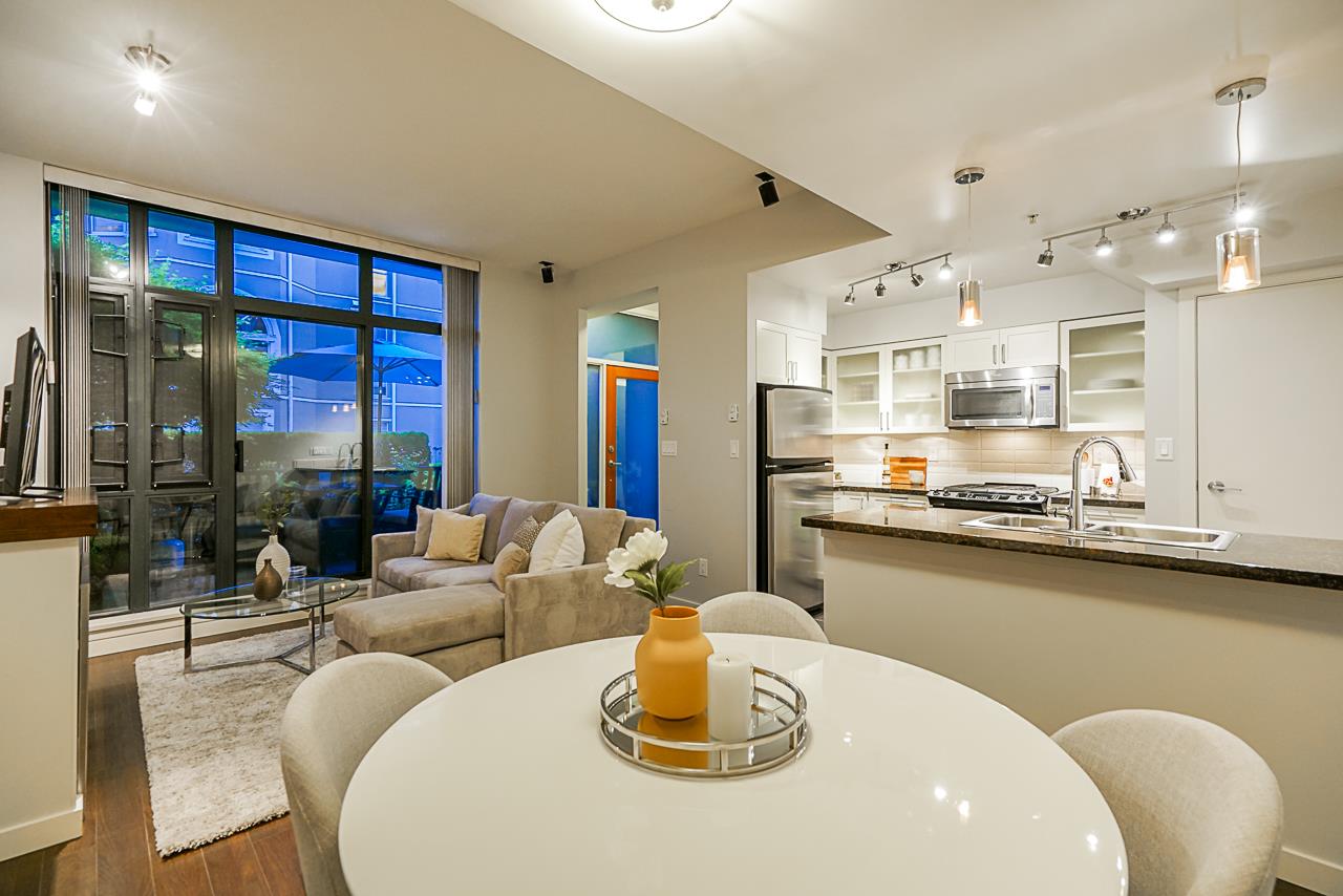 4 1 Renaissance Square, New Westminster, BC, V3M 0B6 R2463835 The New West Guys