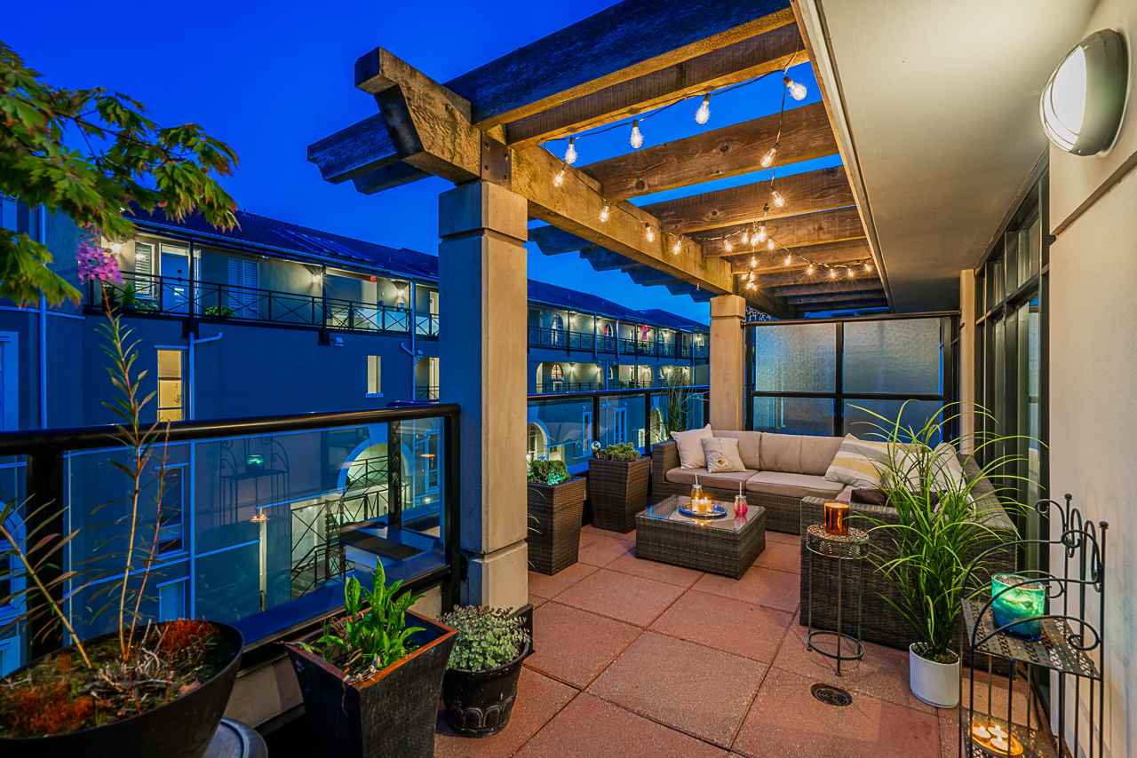 4 1 Renaissance Square, New Westminster, BC, V3M 0B6 R2463835 Matt Brabbins Thoughtful