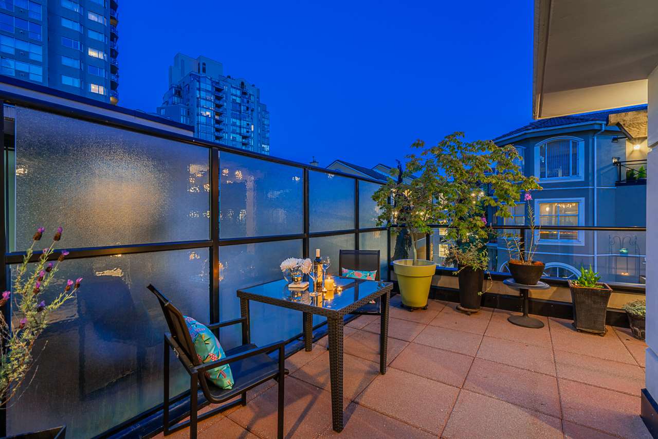 4 1 Renaissance Square, New Westminster, BC, V3M 0B6 R2463835 The New West Guys
