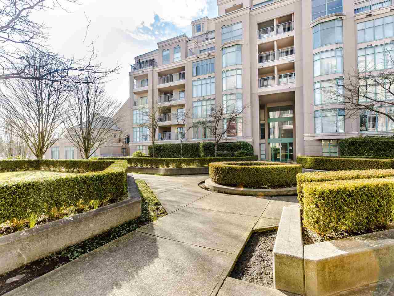 305 2528 E Broadway, Vancouver, BC, V5M 4V2 R2469407 Glenn Warren