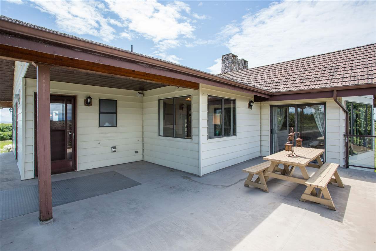 4505 112 Street, Delta, BC, V4K 3N3 R2481646 Karin & Danielle