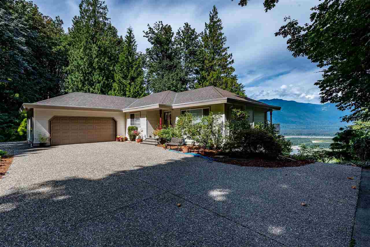 8679 Grand View Drive, Chilliwack, BC, V2R 4A1 R2489329 Sarah Toop